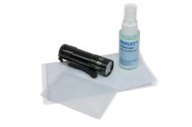 Microfasertuch, Reinigungsspray, Scheckkartenlupe, LED-Taschenlampe